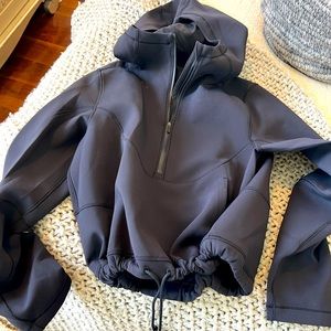 Lululemon size 6 half zip pullover